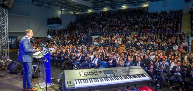 Teško li je danas hadezeovac biti – moraš urlat al ne smiješ piti!